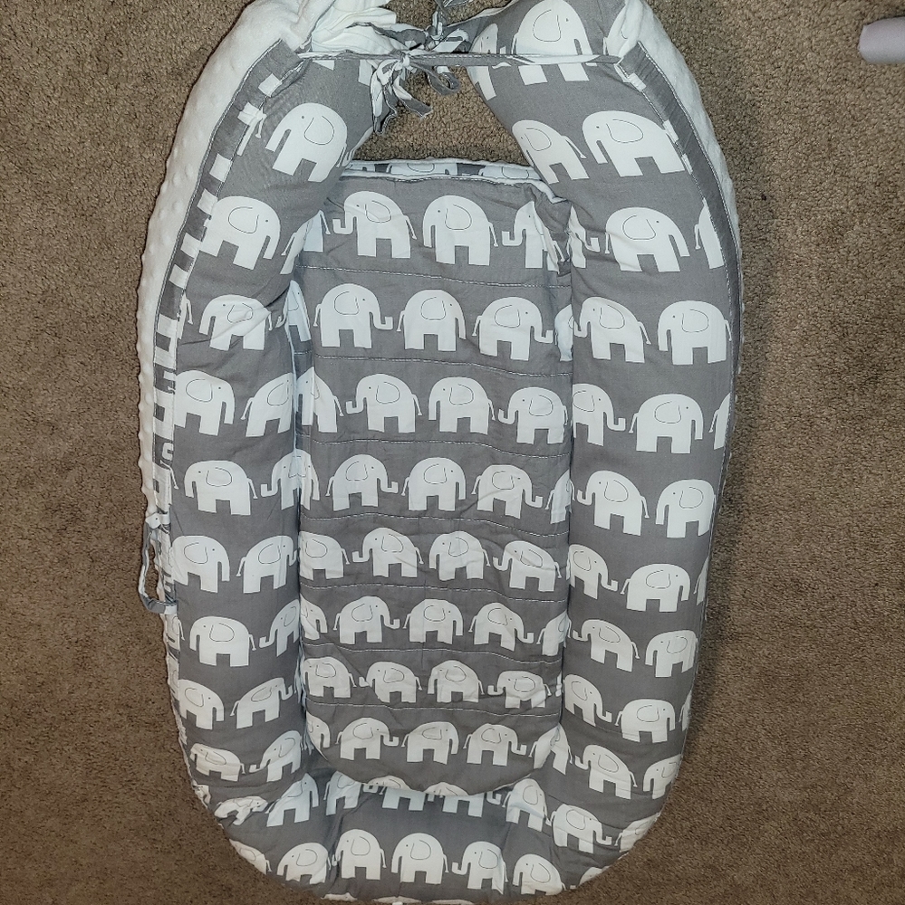 Lounger newborn pillow